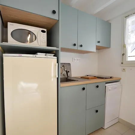 Maison Avec Terrasse, Proche Et Commerces - Fr-1-705-61 Feriehus *