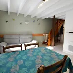Maison Avec Terrasse, Proche Et Commerces - Fr-1-705-61 펜션 *