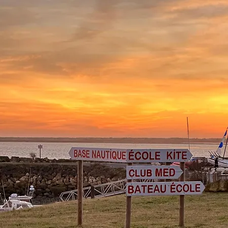 Maison Avec Terrasse, Proche Plage Et Commerces - Fr-1-705-61 別荘 *