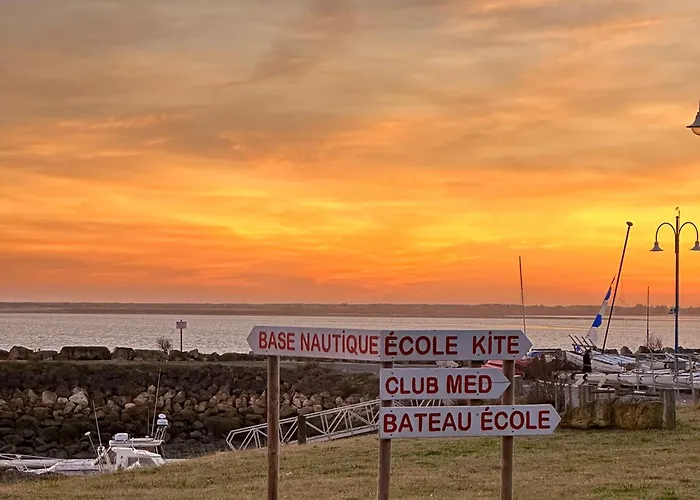 Maison Avec Terrasse, Proche Et Commerces - Fr-1-705-61 Сasa de vacaciones *