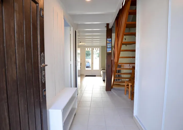 Maison Avec Terrasse, Proche Et Commerces - Fr-1-705-61